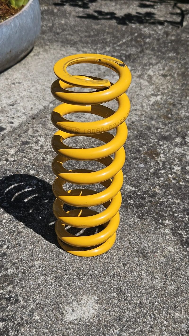 Prodám pružinu Ohlins 388 lb/in x 75 mm