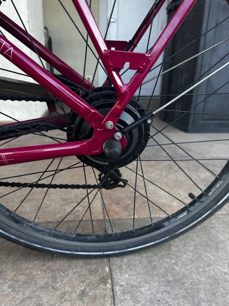 Městské elektrokolo Apache Wakita City 26" (2021) – Skvělý stav, najeto jen 984 km