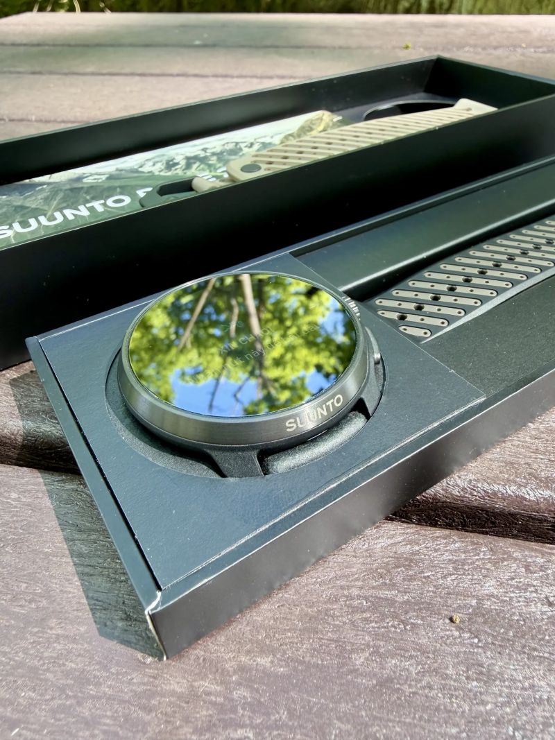Suunto Race 2 Titanium Black, top stav, řemínek navíc 
