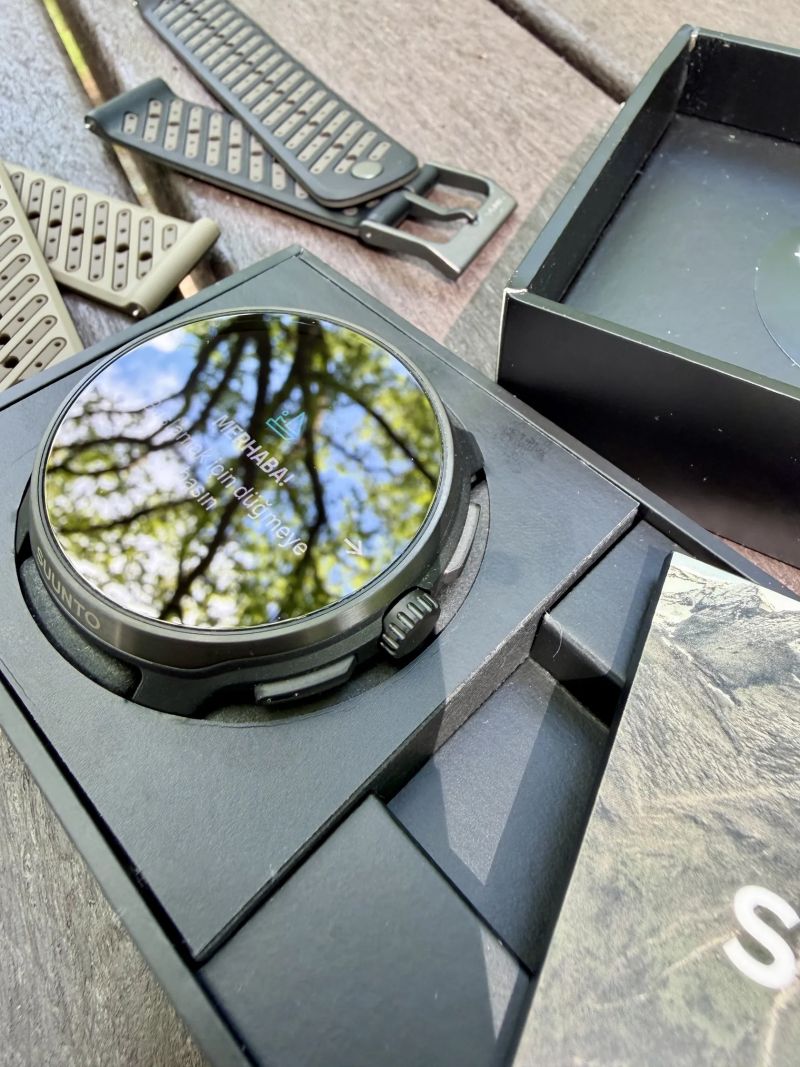 Suunto Race 2 Titanium Black, top stav, řemínek navíc 