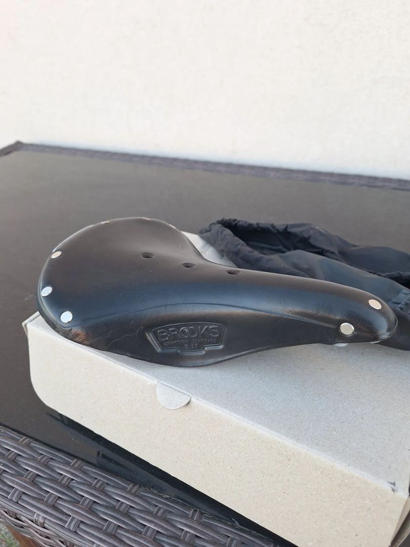 Brooks B17