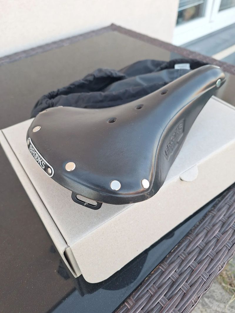 Brooks B17