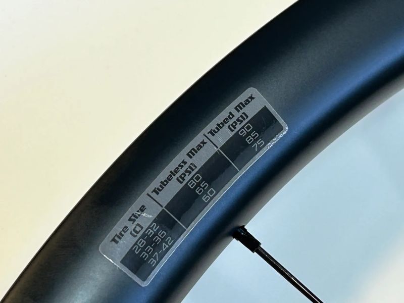 Specialized Roval Terra C karbonová zapletená kola 