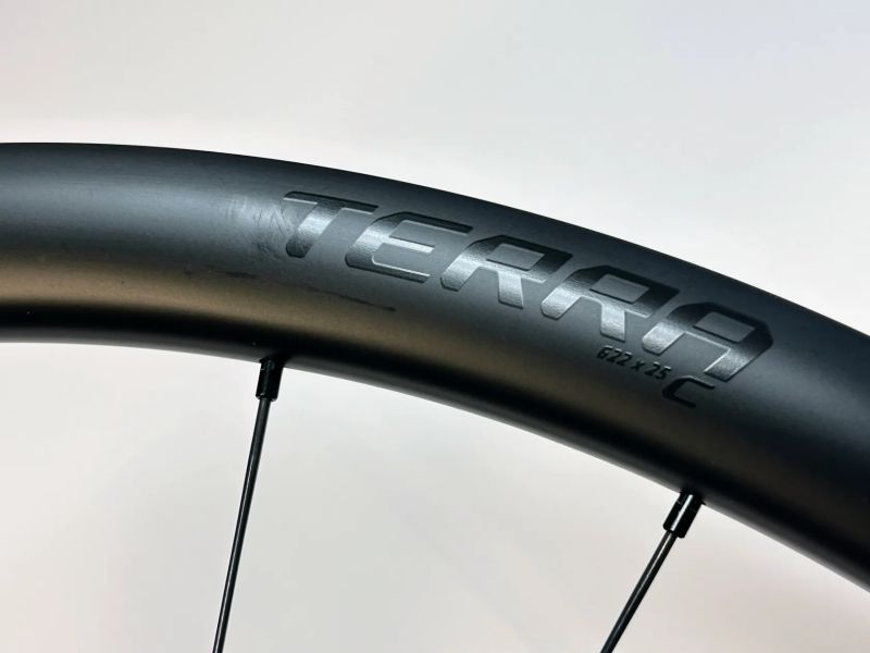 Specialized Roval Terra C karbonová zapletená kola 