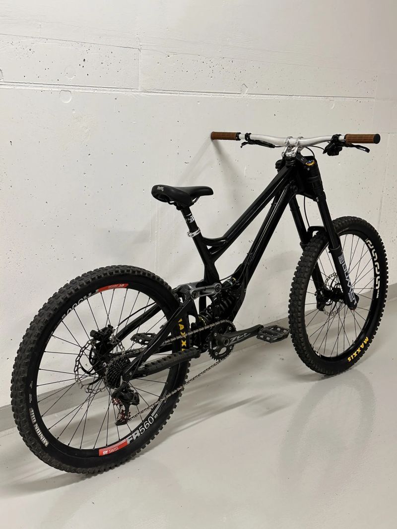Zánovní DH Banshee Legend | TOP