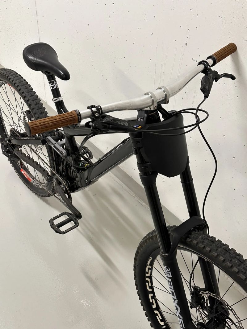 Zánovní DH Banshee Legend | TOP