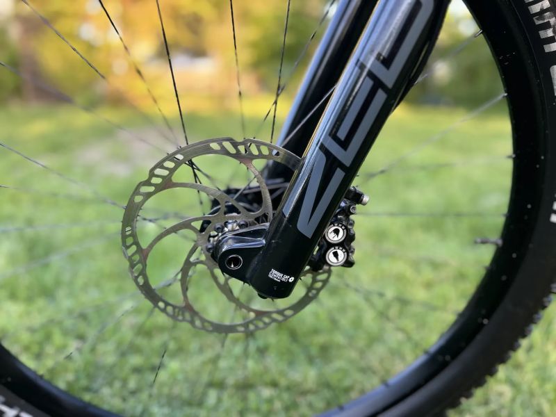 Specialized Turbo Levo FSR - nový lak a chip na 35km