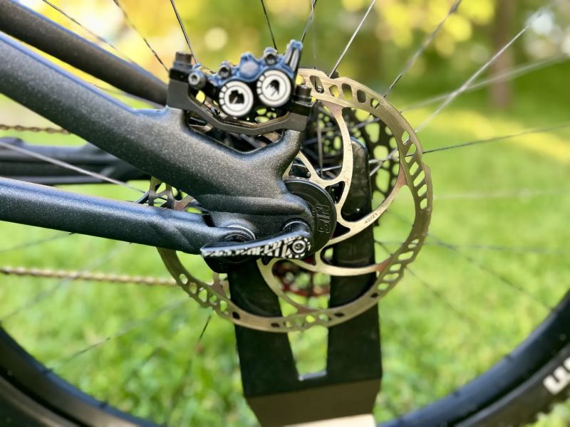 Specialized Turbo Levo FSR - nový lak a chip na 35km