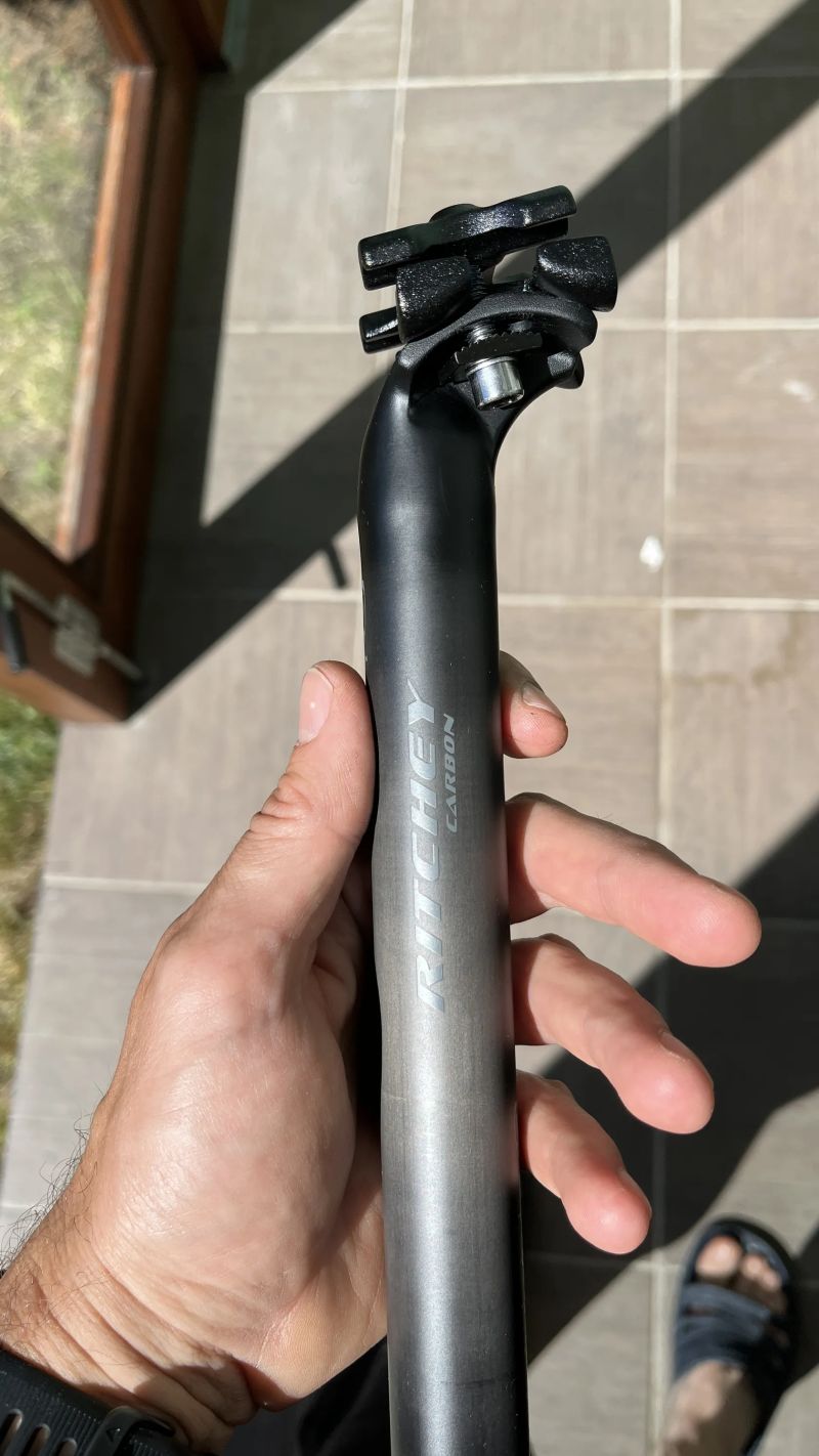 Prodám Ritchey Comp Carbon 2-Bolt Seatpost