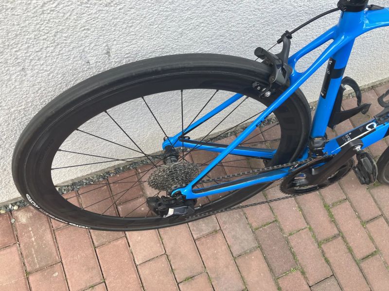 Zánovní Cube Agree Carbon, 56 cm, Ultegra DI2 12 speed elektrika, DT Swiss 350 FFWD carbon