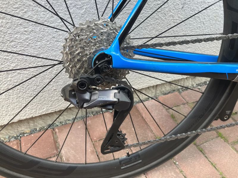 Zánovní Cube Agree Carbon, 56 cm, Ultegra DI2 12 speed elektrika, DT Swiss 350 FFWD carbon