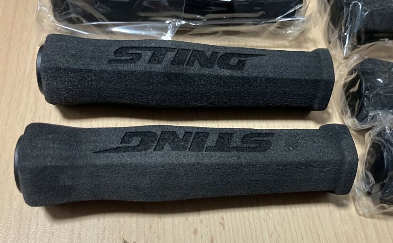 5 ks MTB madla gripy Sting ST-907 pěnová