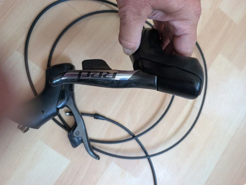 Sram red axs řadící a brzdové paky
