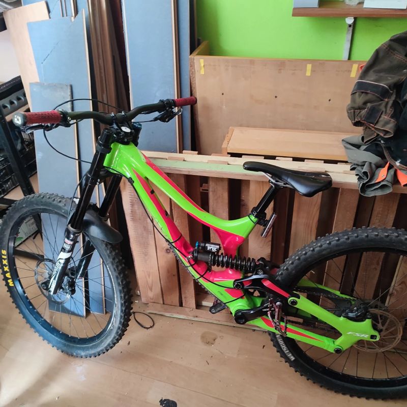 Specialized Demo 8