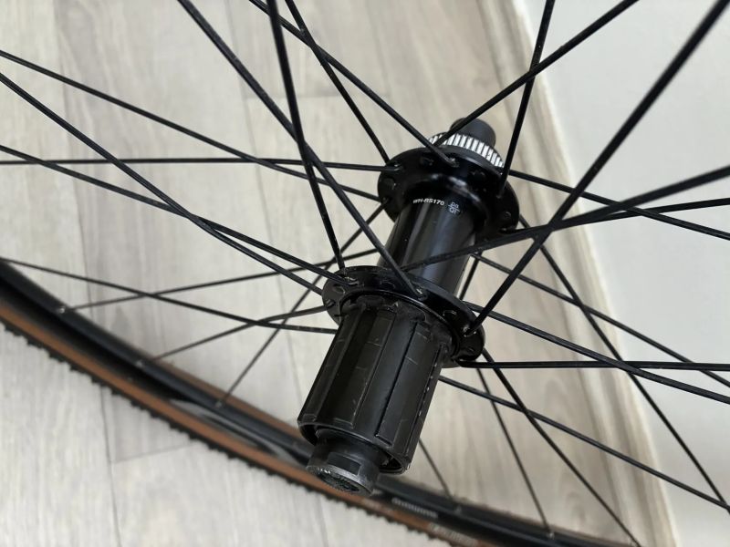 Zapletená silniční/gravel kola Shimano WH-RS170 CL
