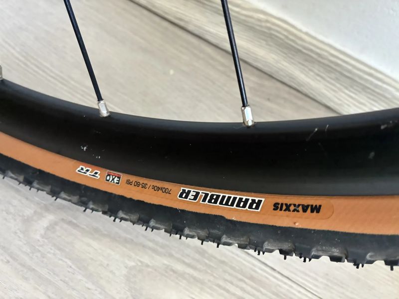 Zapletená silniční/gravel kola Shimano WH-RS170 CL