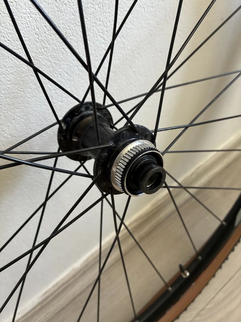 Zapletená silniční/gravel kola Shimano WH-RS170 CL