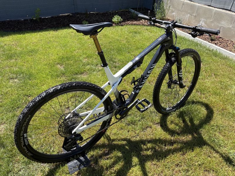 Canyon Lux World Cup CF 8 (najeto 300km)