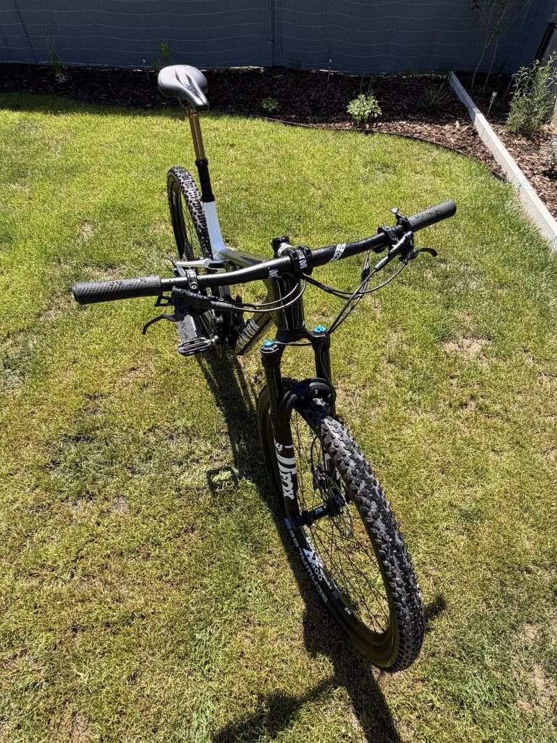Canyon Lux World Cup CF 8 (najeto 300km)