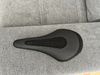 Karbonové 3D sedlo Bucklos, 143mm