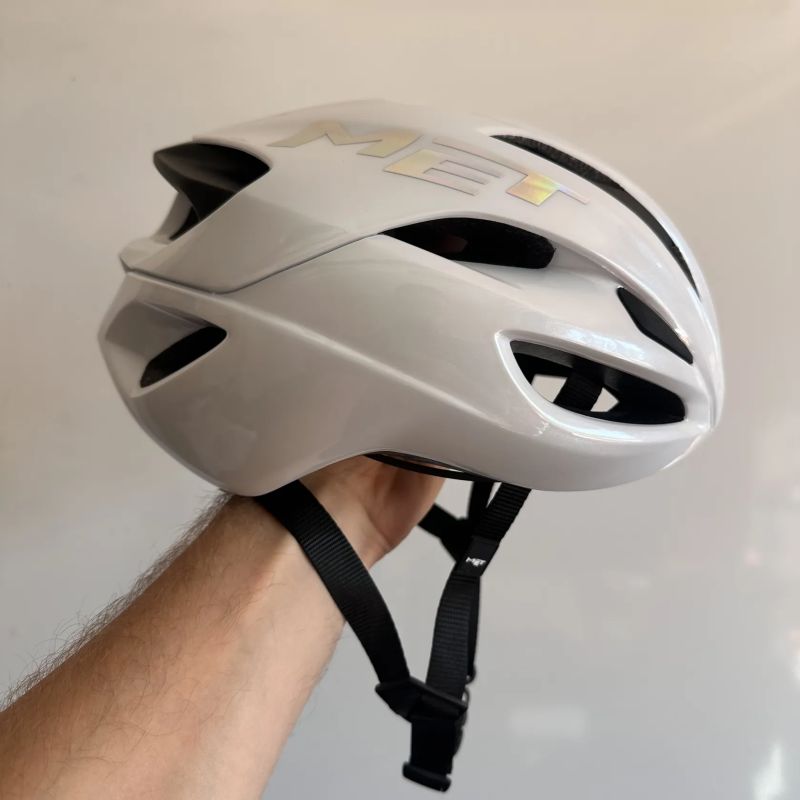 Cyklistická přilba MET Rivale Mips white vel. Medium