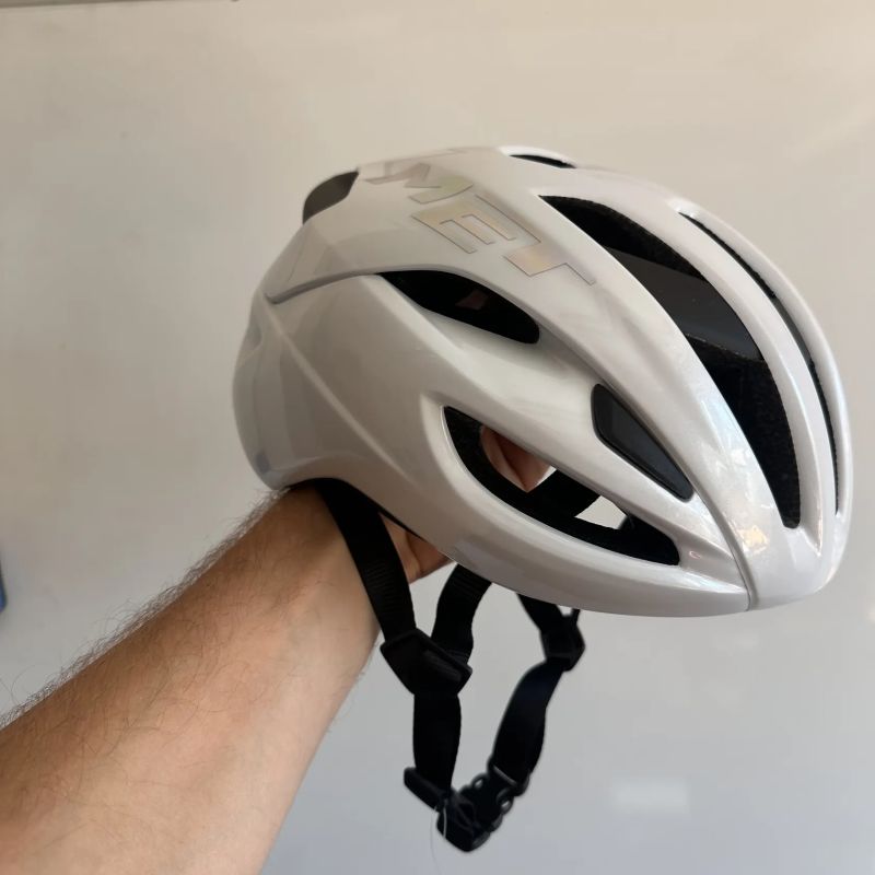 Cyklistická přilba MET Rivale Mips white vel. Medium