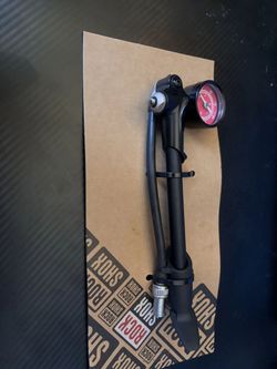 Pumpička na odpružení RockShox 300psi
