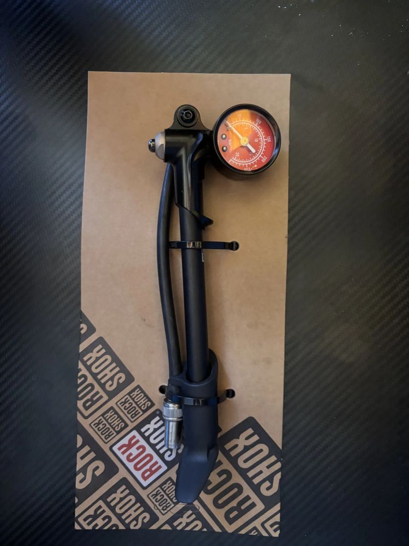 Pumpička na odpružení RockShox 300psi