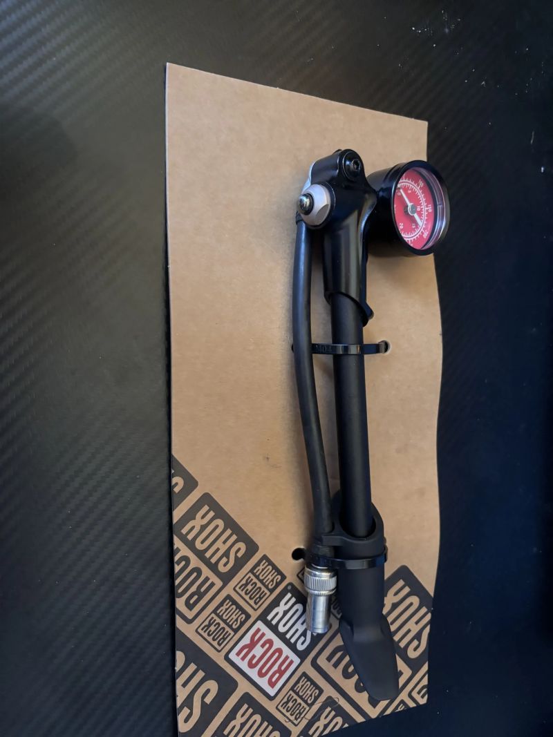 Pumpička na odpružení RockShox 300psi
