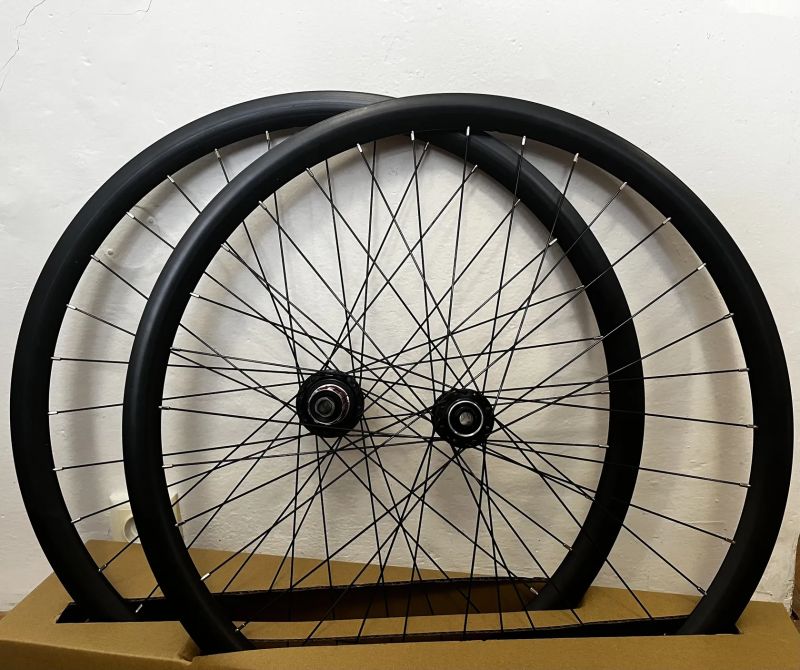 Zapletená gravel kola Remerx / Novatec