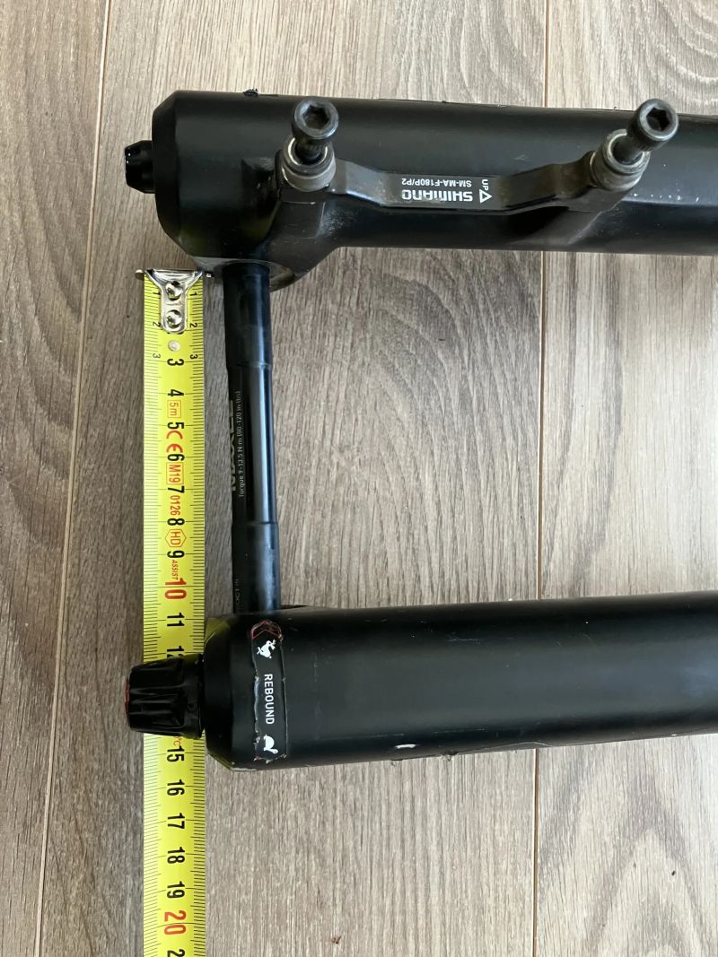 Rock Shox Lyric, pro 27,5 kolo, zdvih 170 mm