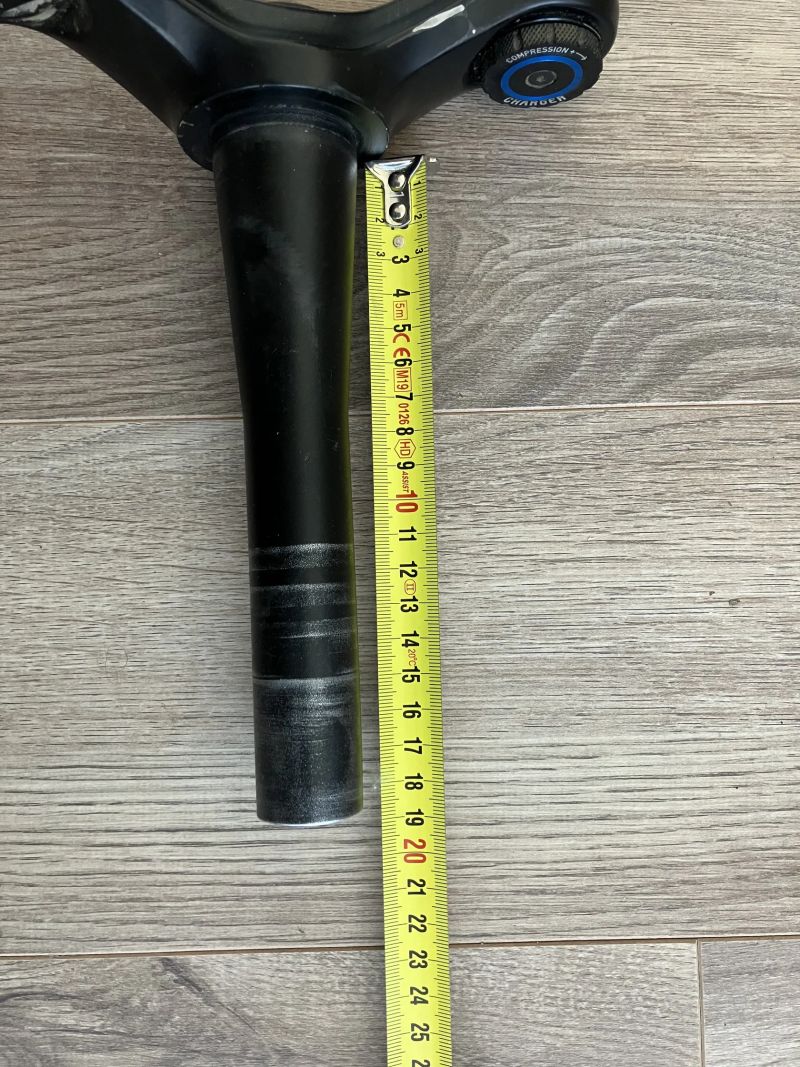 Rock Shox Lyric, pro 27,5 kolo, zdvih 170 mm