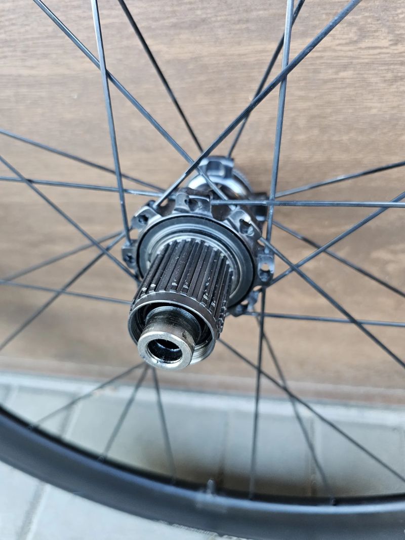 Shimano DURA-ACE C50 - WH-R9270 zapletená kola + pláště Pirelli Cinturato