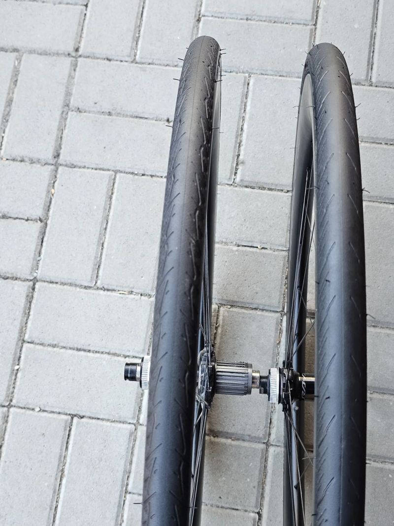 Shimano DURA-ACE C50 - WH-R9270 zapletená kola + pláště Pirelli Cinturato