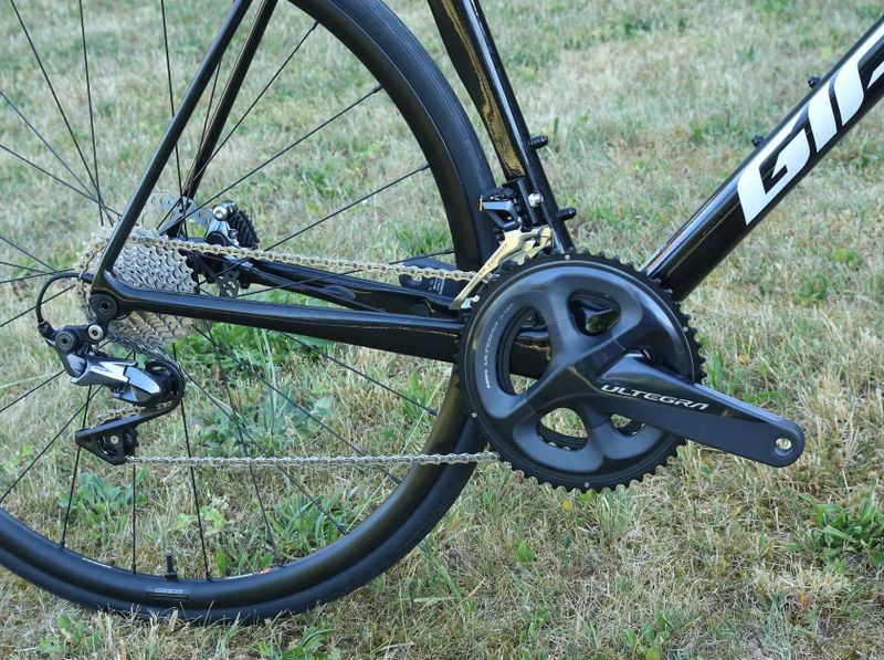 GIANT TCR Advanced 1 Disc 2023 – závodní karbonová silnička – NOVÁ