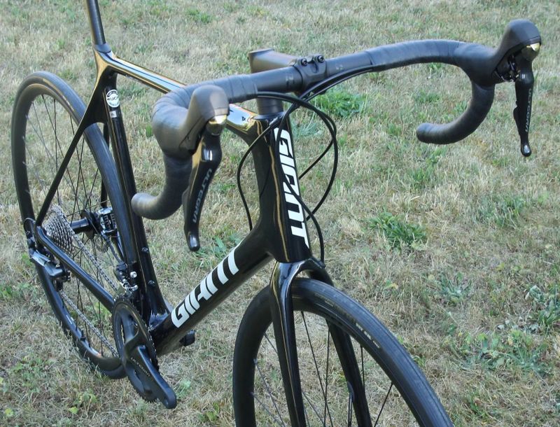 GIANT TCR Advanced 1 Disc 2023 – závodní karbonová silnička – NOVÁ
