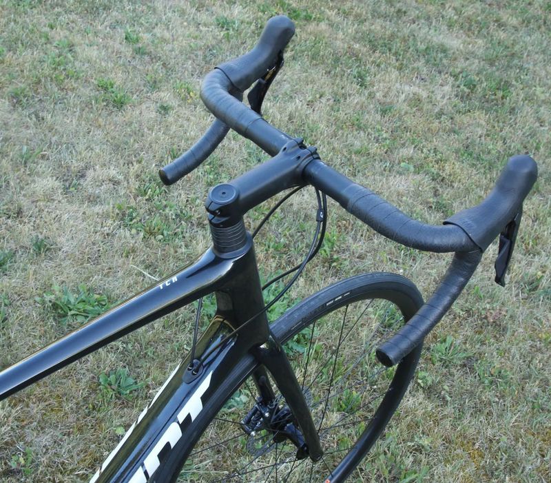 GIANT TCR Advanced 1 Disc 2023 – závodní karbonová silnička – NOVÁ