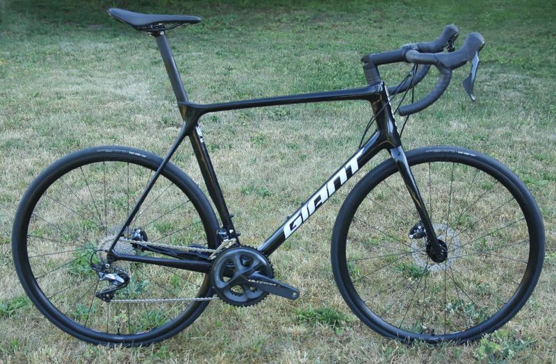 GIANT TCR Advanced 1 Disc 2023 – závodní karbonová silnička – NOVÁ