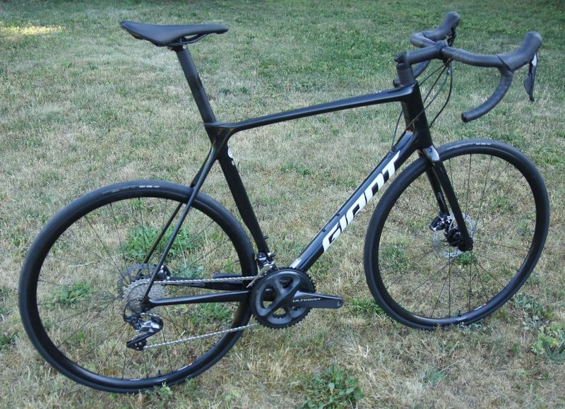 GIANT TCR Advanced 1 Disc 2023 – závodní karbonová silnička – NOVÁ