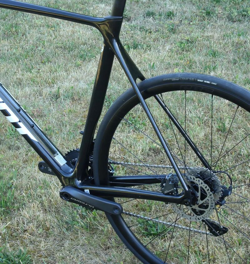 GIANT TCR Advanced 1 Disc 2023 – závodní karbonová silnička – NOVÁ