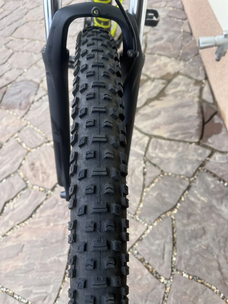 Specialized 27.5” vel. M – pro juniory i dospělé 155-175 cm