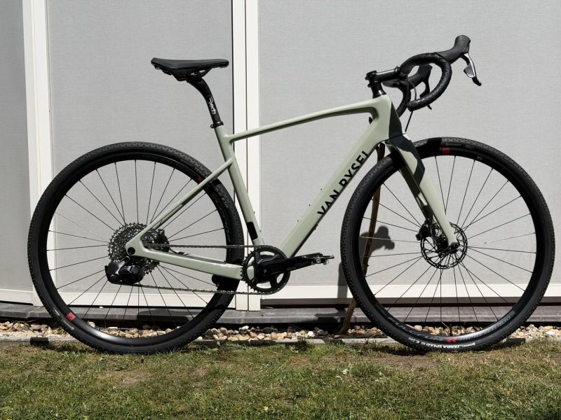 Van Rysel GCR SRAM Rival XPLR AXS (vel. M) – karbonový gravel
