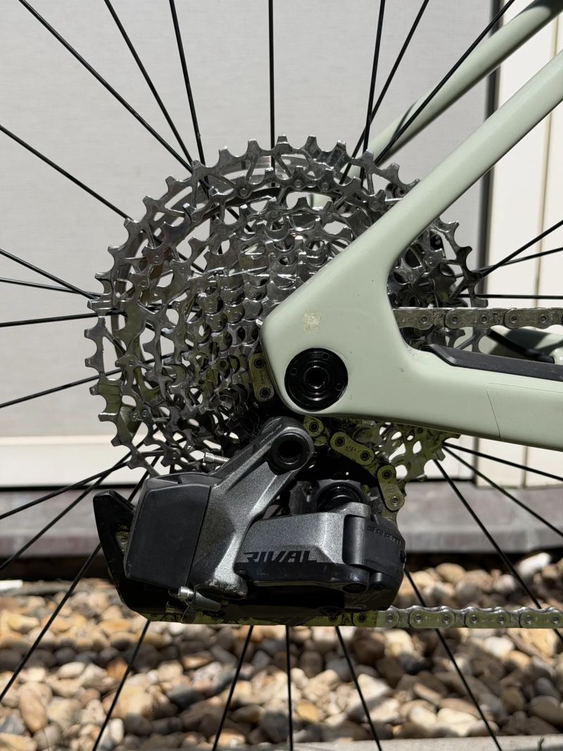 Van Rysel GCR SRAM Rival XPLR AXS (vel. M) – karbonový gravel