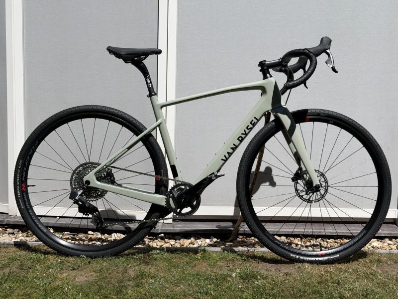Van Rysel GCR SRAM Rival XPLR AXS (vel. M) – karbonový gravel