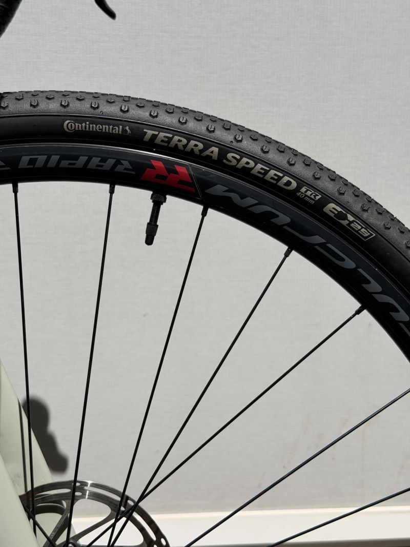 Van Rysel GCR SRAM Rival XPLR AXS (vel. M) – karbonový gravel