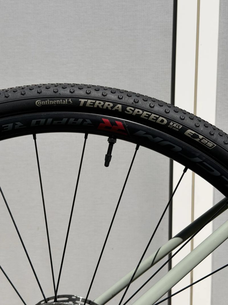Van Rysel GCR SRAM Rival XPLR AXS (vel. M) – karbonový gravel