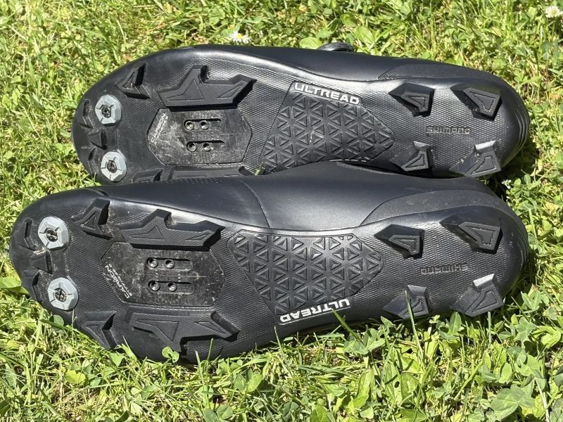 Tretry Shimano SH-XC703, černá, širší 45E