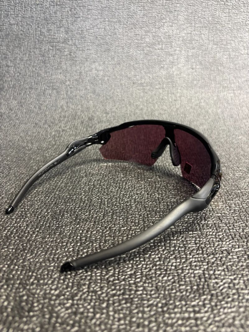 Oakley radar pitch - black