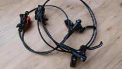 čtyřpístkové brzdy Shimano Deore br-m6120
