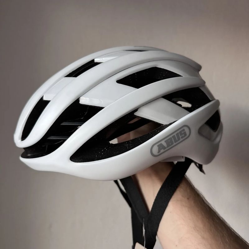 Cyklistická helma Abus Airbreaker Polar White Matt vel. Medium